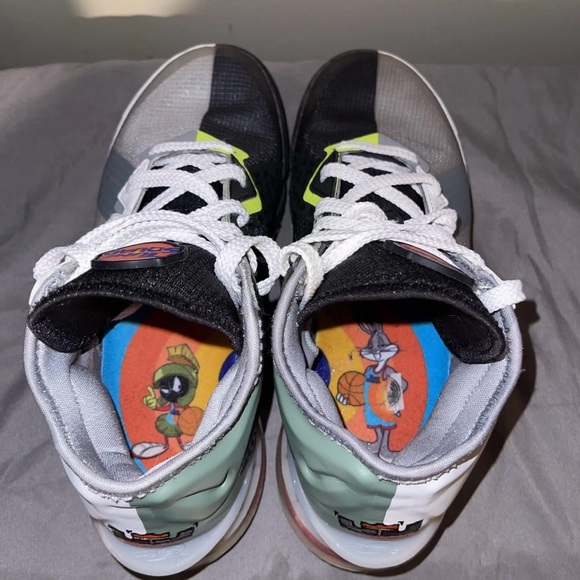 Nike LeBron XVIII 18 Low Space Jam Bugs vs Marvin Grey CV7562-005 Men's Size 6.5 - Picture 6 of 10